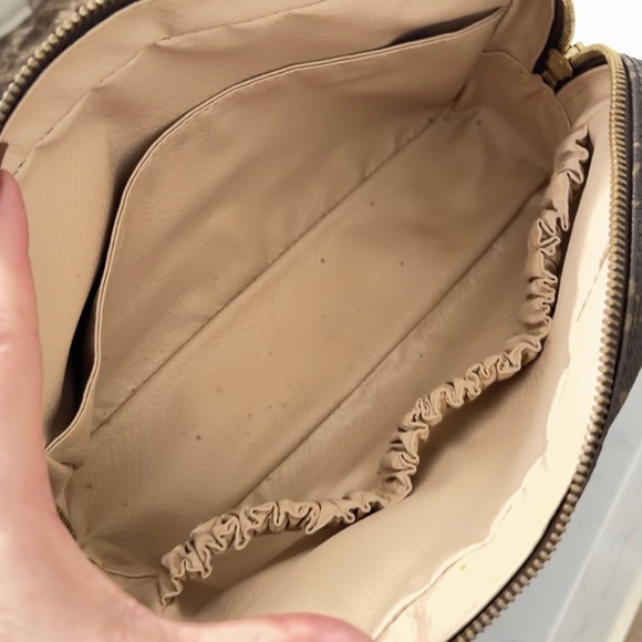 Louis Vuitton Trousse 23/ Cosmetic Pouch - Picture 14 of 15